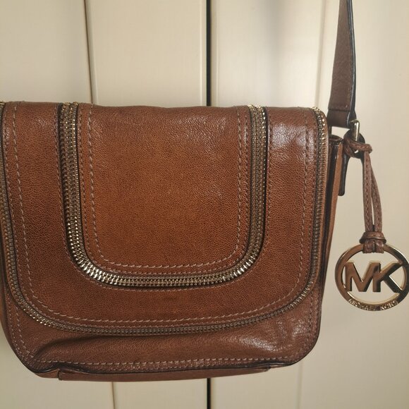 MICHAEL KORS Naomi Brown Glazed Leather Small Crossbody Messenger Zipper Detail - Picture 1 of 15